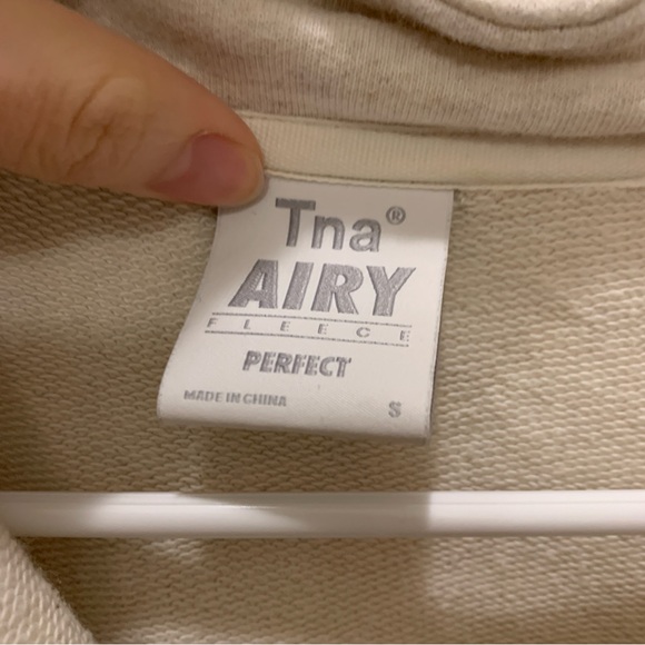 tna/aritzia airy cozy fleece 1/4 zip - Picture 3 of 6